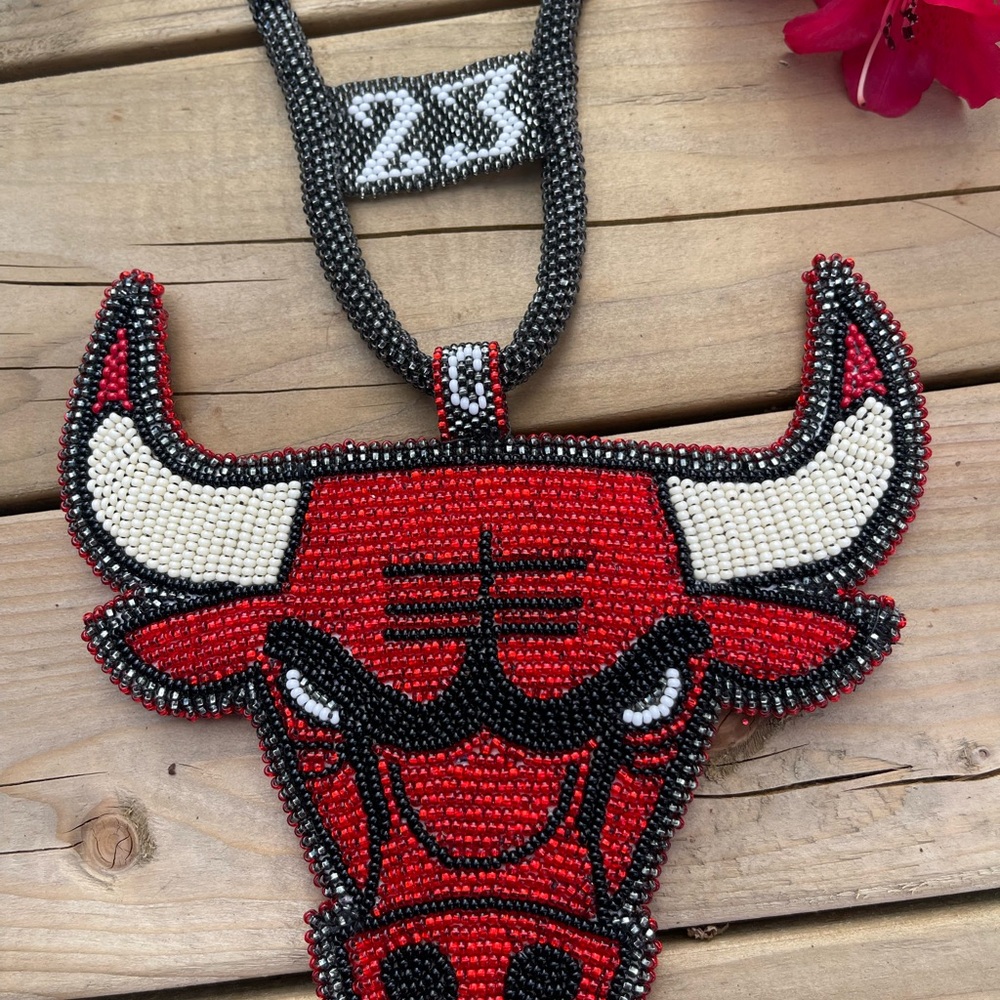 Handmade beaded black red and white Chicago bulls pendant - Picture 4 of 8